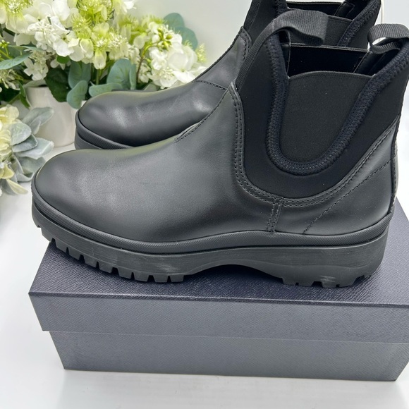 Men\'s Prada Brixxen  leather Chelsea boots size 10 made in Italy